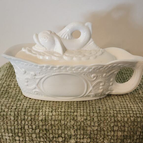 Vintage Milk Glass Fish Covered Sauce Boat Tureen Mid Century Ocean Decor - Picture 2 of 13